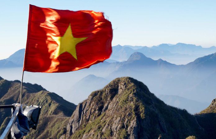 Trekking mountain fansipan Trekking mountain fansipan