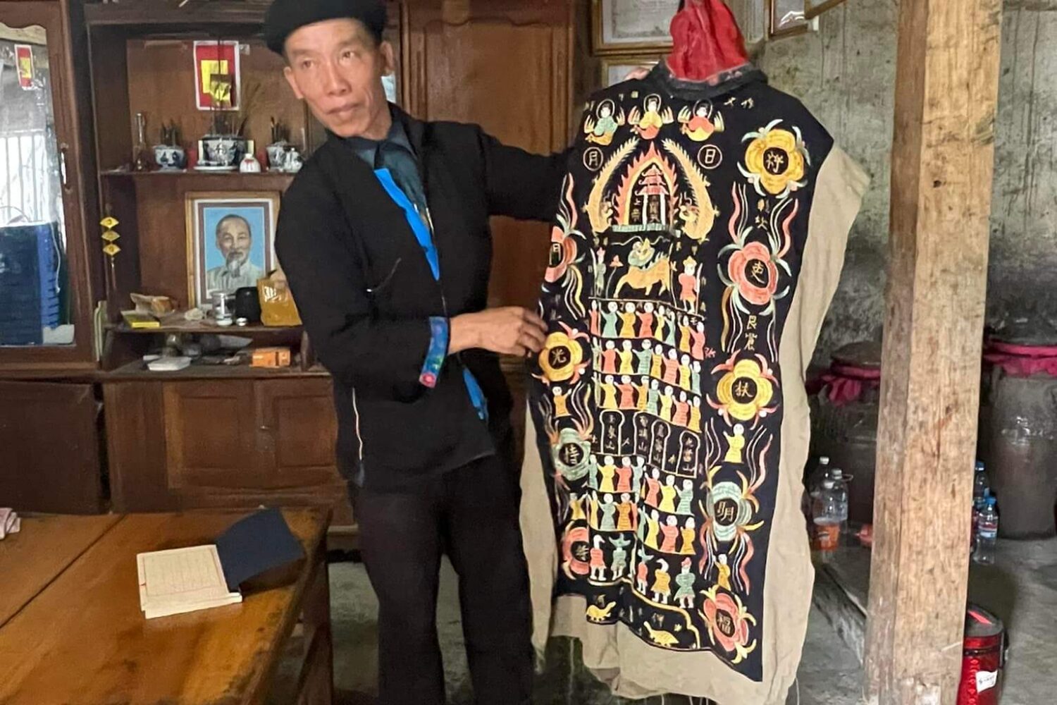 Shaman of Dao people in QUan ba ,Hagiang