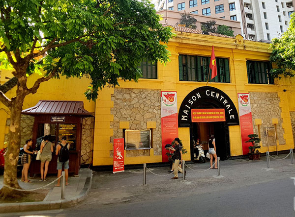Nha-tu-hoa-lo Hoa Lo