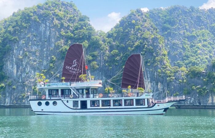 serenity cruise in Lan Ha Bay serenity cruise in Lan Ha Bay