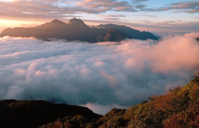 Trekking Vietnam mountain