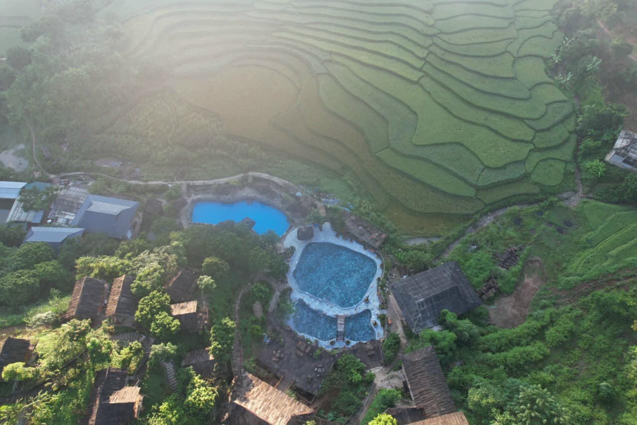 suoi khoang nong tram tau - tram tau hotspring